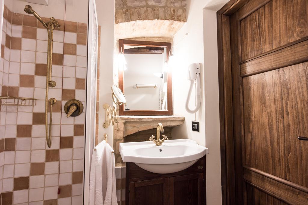 Domus In Castro Bed & Breakfast Montecchio  Cameră foto